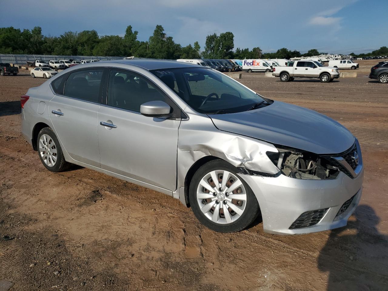 2017 Nissan Sentra S - Фото 4