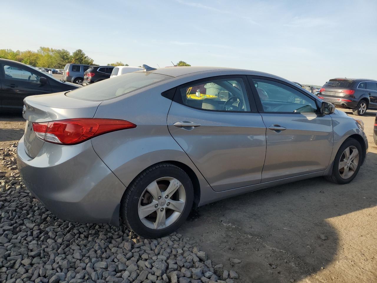 2013 Hyundai Elantra - Фото 3