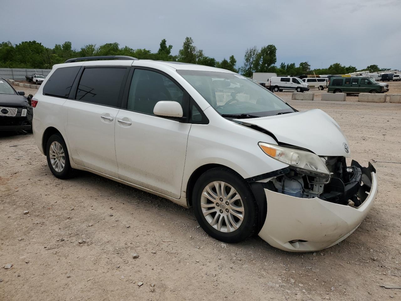 2015 Toyota Sienna Xle - Фото 4
