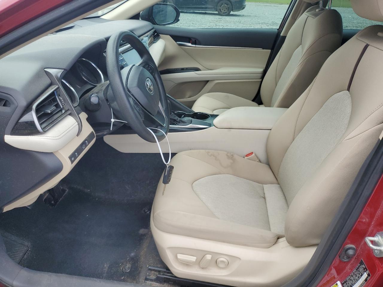 2020 Toyota Camry Le - Фото 7