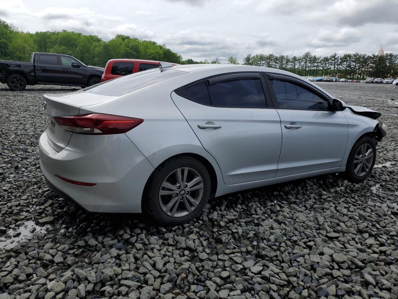 2018 Hyundai Elantra Sel - Фото 3