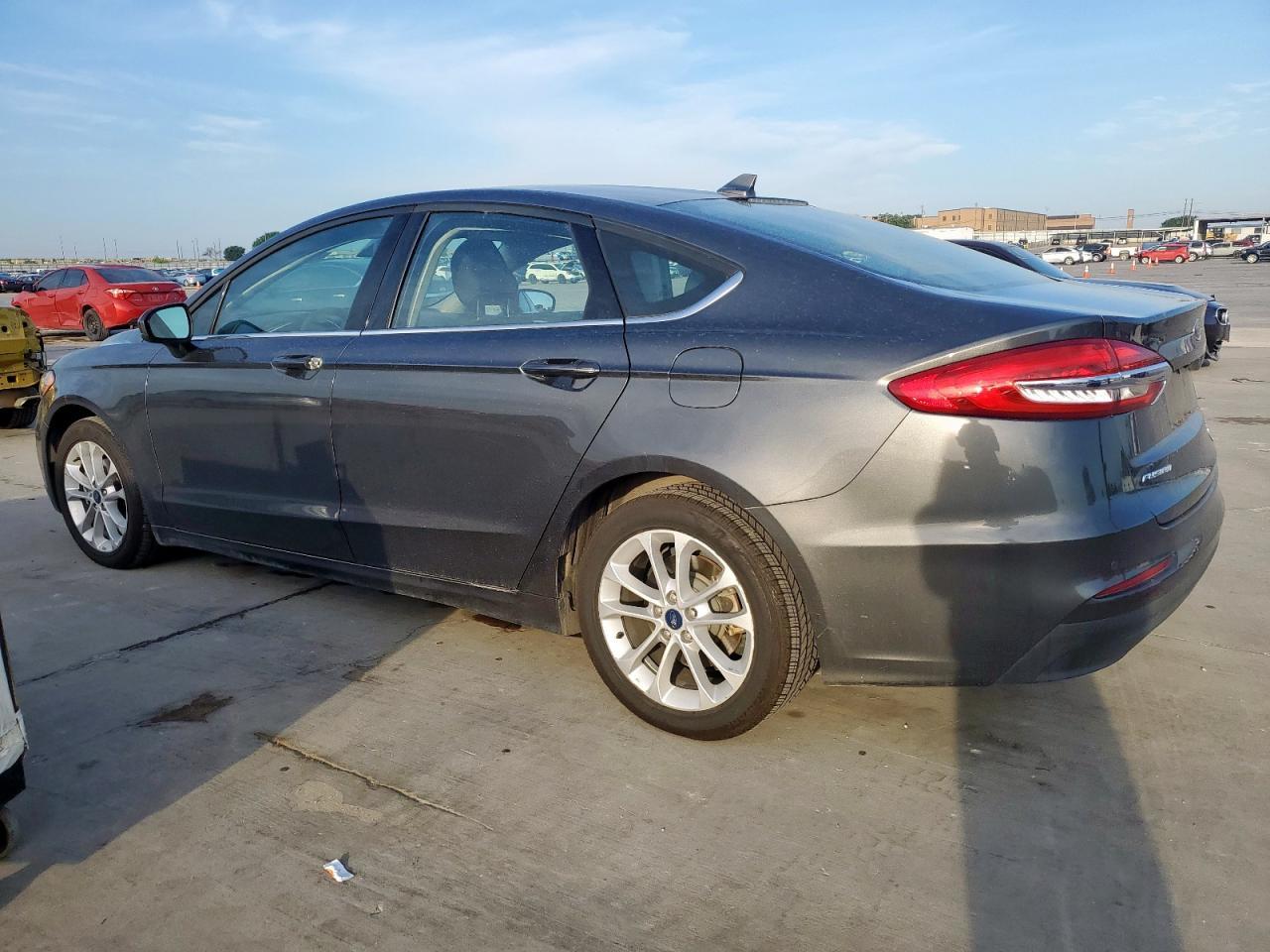2020 Ford Fusion Se - Фото 2