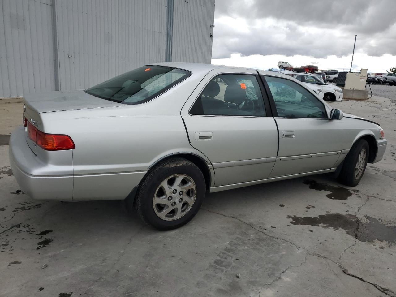 2000 Toyota Camry Le - Фото 3