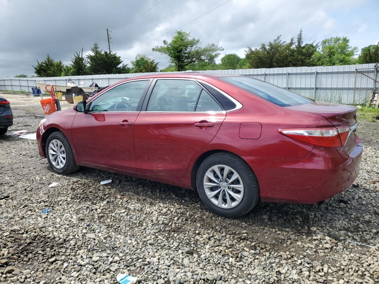2017 Toyota Camry Le - Фото 2