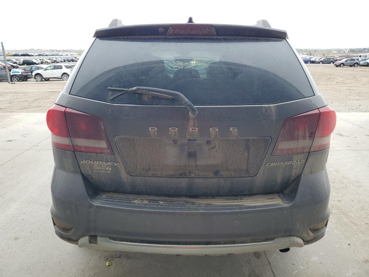 2017 Dodge Journey Crossroad - Image 6