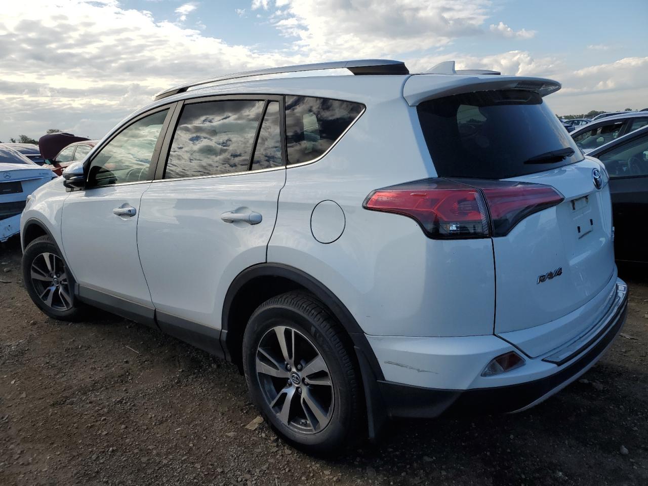 2017 Toyota Rav4 Xle - Image 2