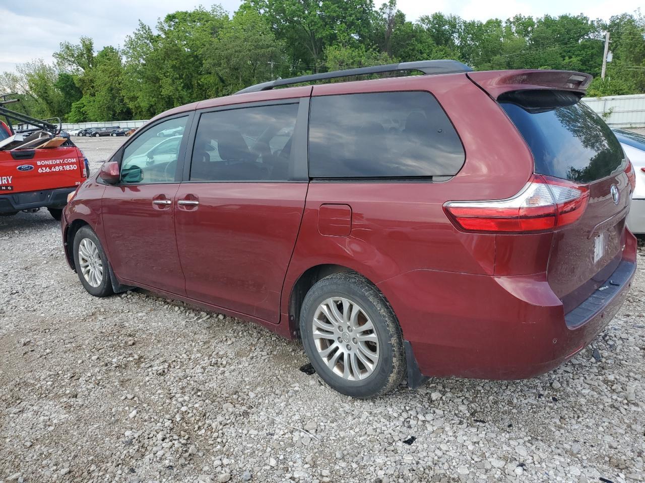 2017 Toyota Sienna Xle - Фото 2