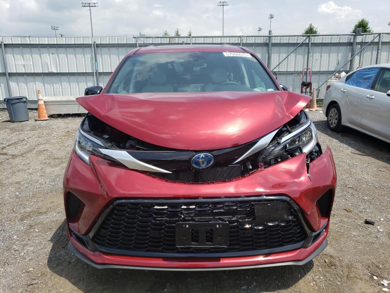 2024 Toyota Sienna Xse - Image 5