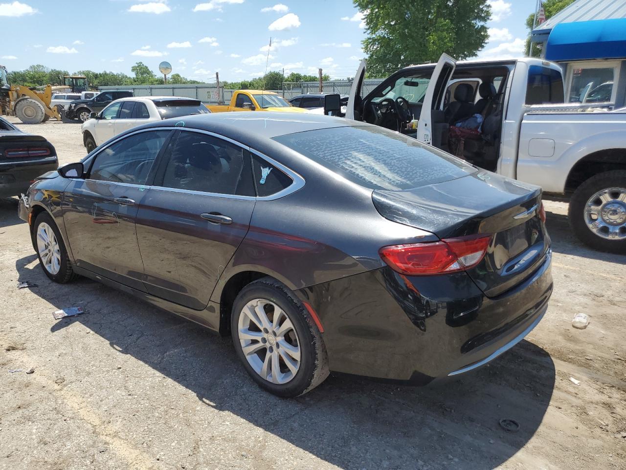 2016 Chrysler 200 Limited - Фото 2