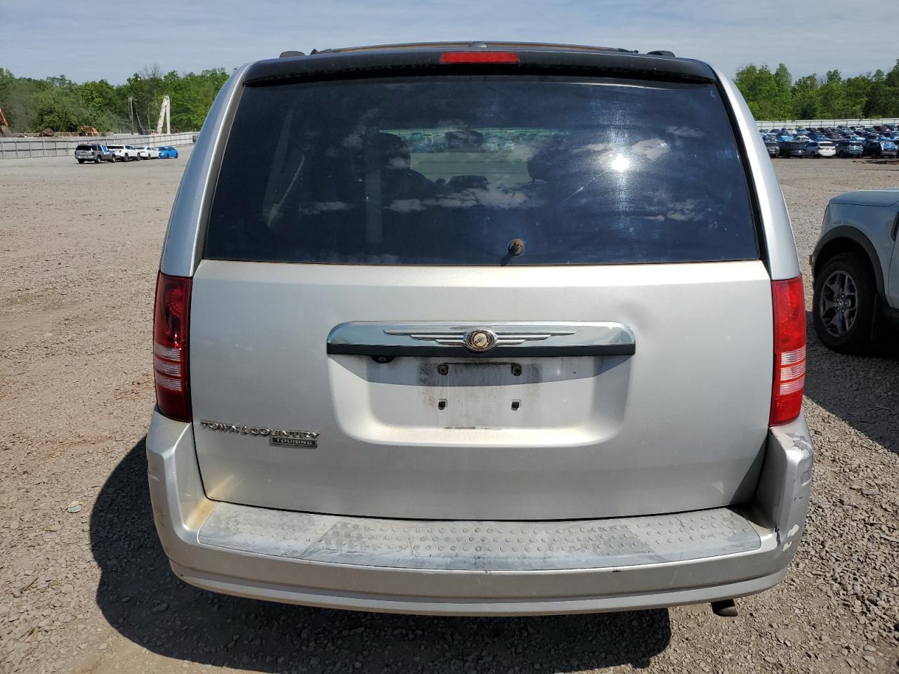 2008 Chrysler Town & Country Touring - Image 6