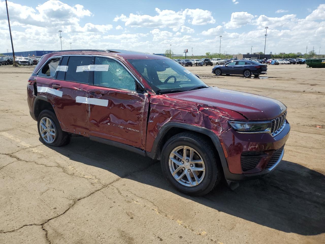 2024 Jeep Grand Cherokee Laredo - Image 4