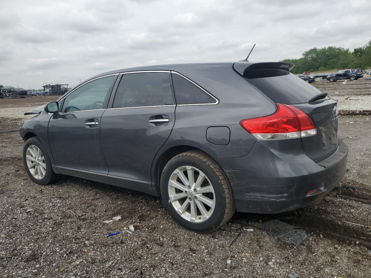 2011 Toyota Venza - Image 2