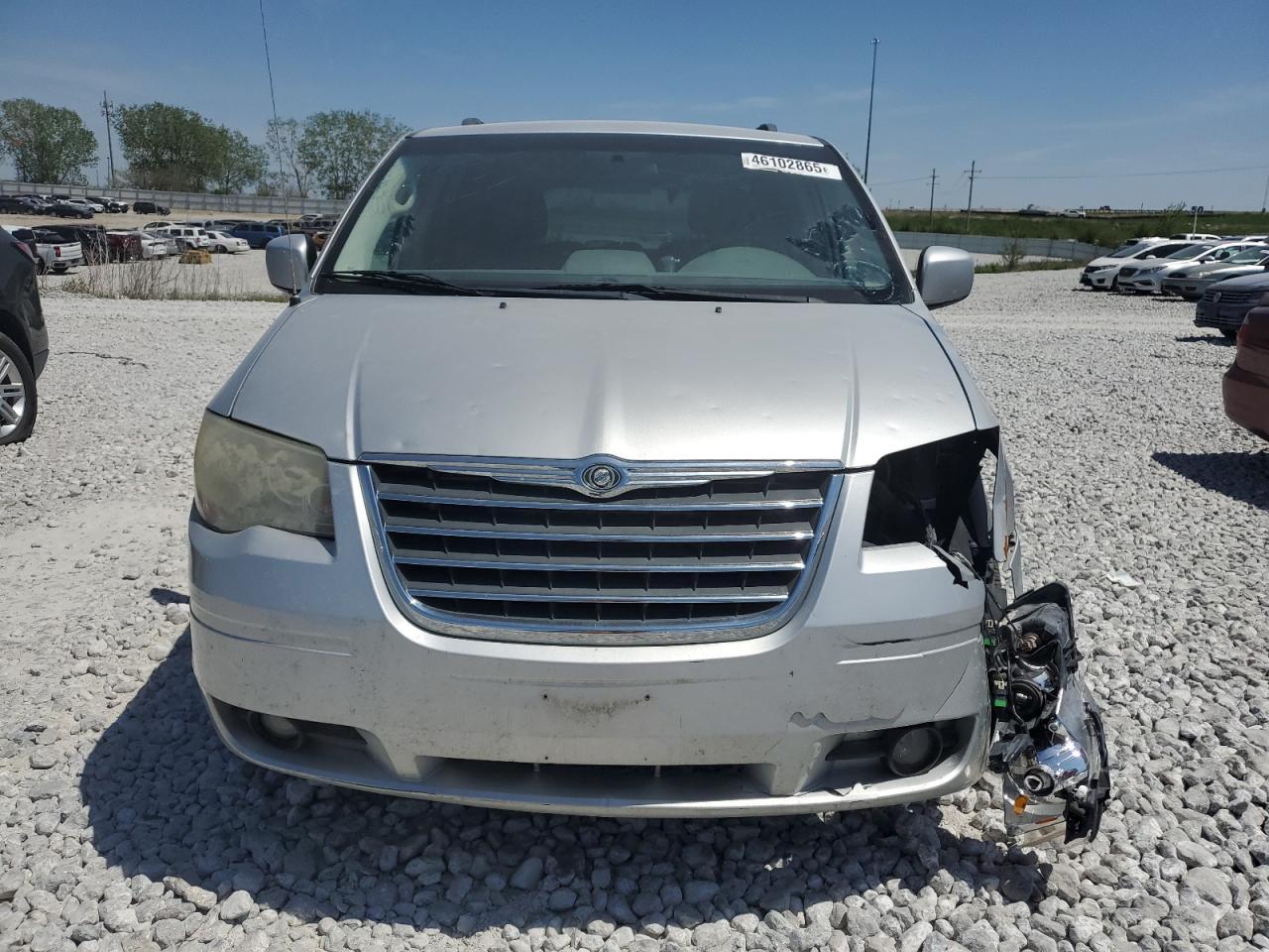 2010 Chrysler Town & Country Touring - Фото 5