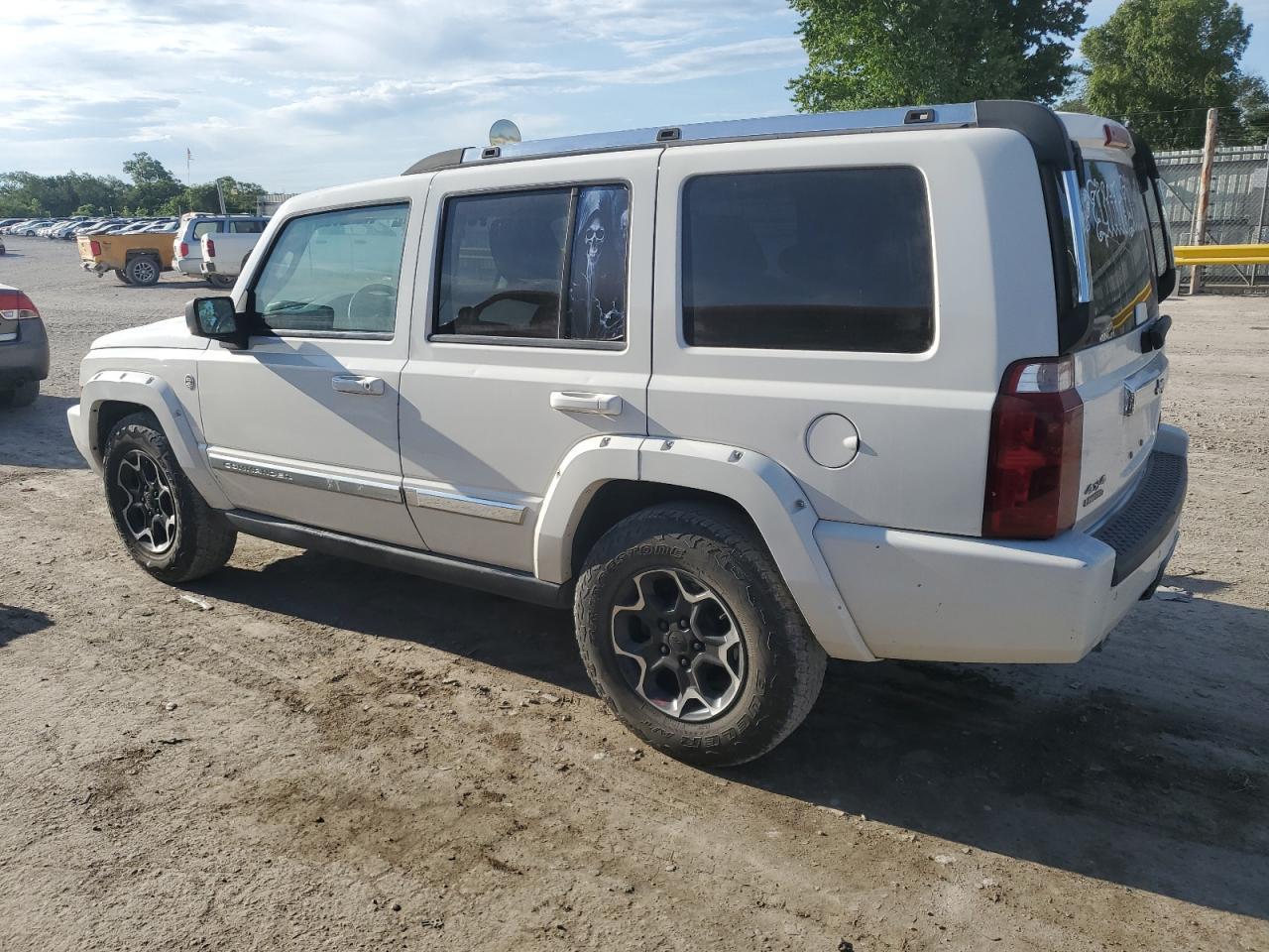 2006 Jeep Commander Limited - Image 2