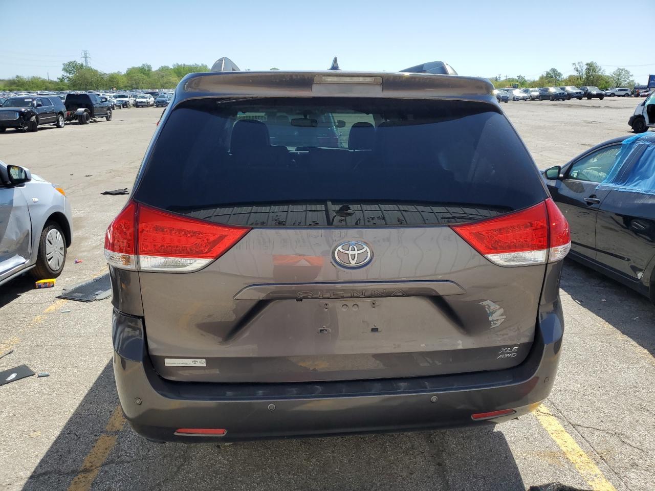2011 Toyota Sienna Xle - Фото 6