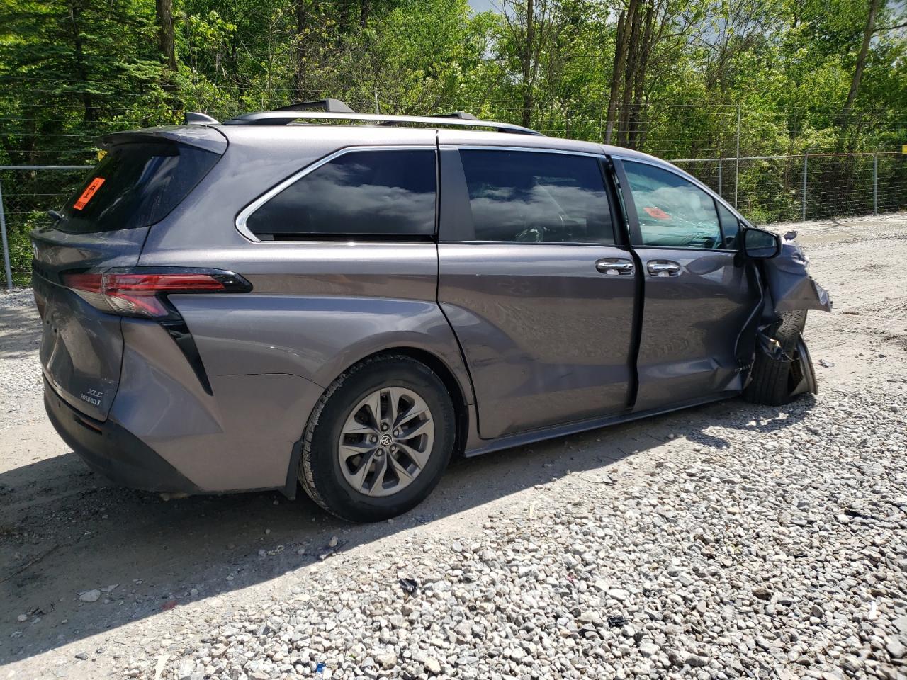 2021 Toyota Sienna Xle - Image 3