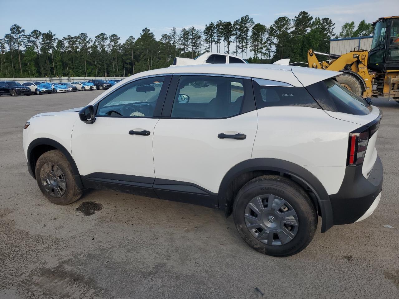2025 Nissan Kicks S - Фото 2