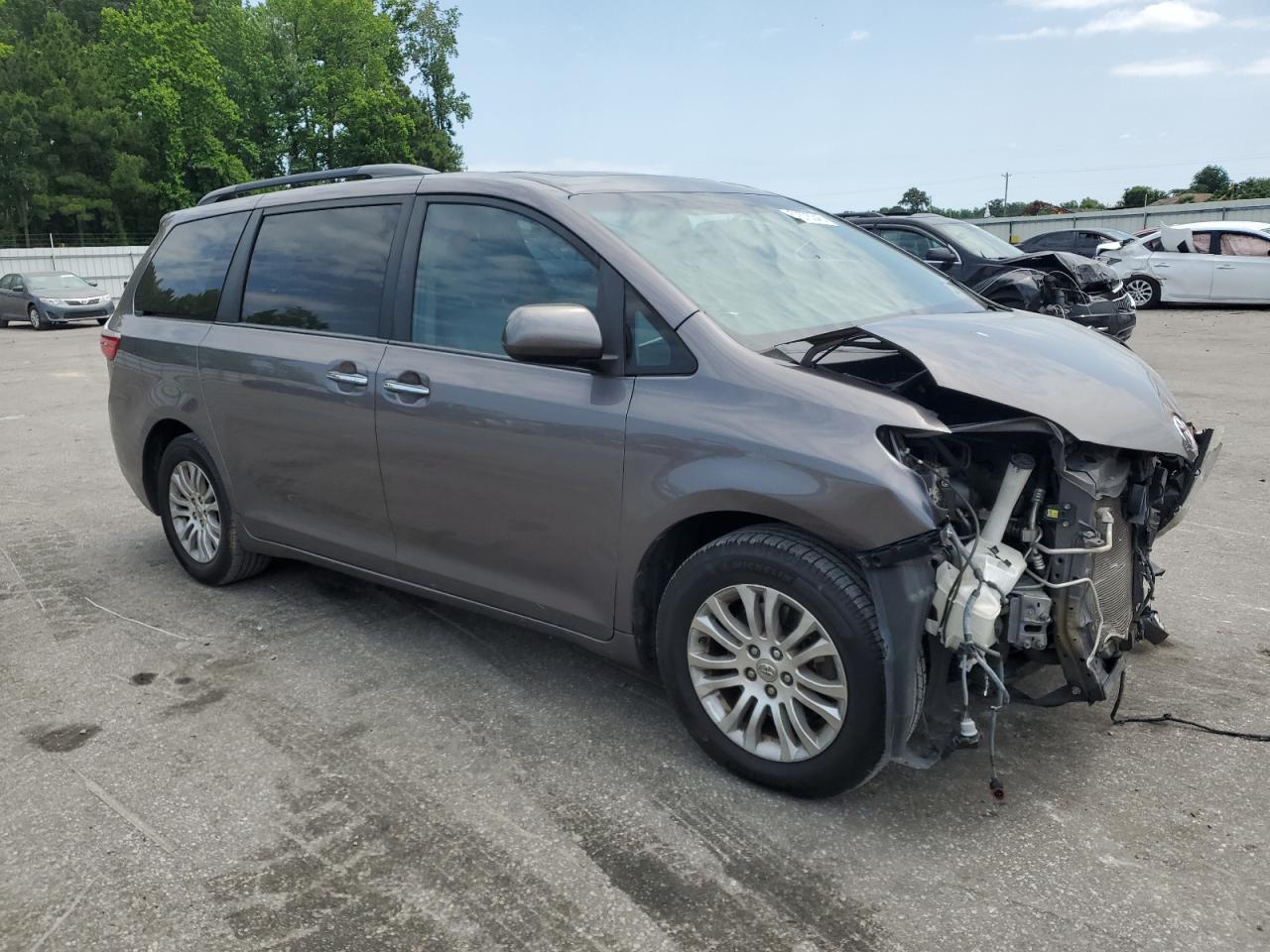 2016 Toyota Sienna Xle Premium 8-Passenger - Фото 4
