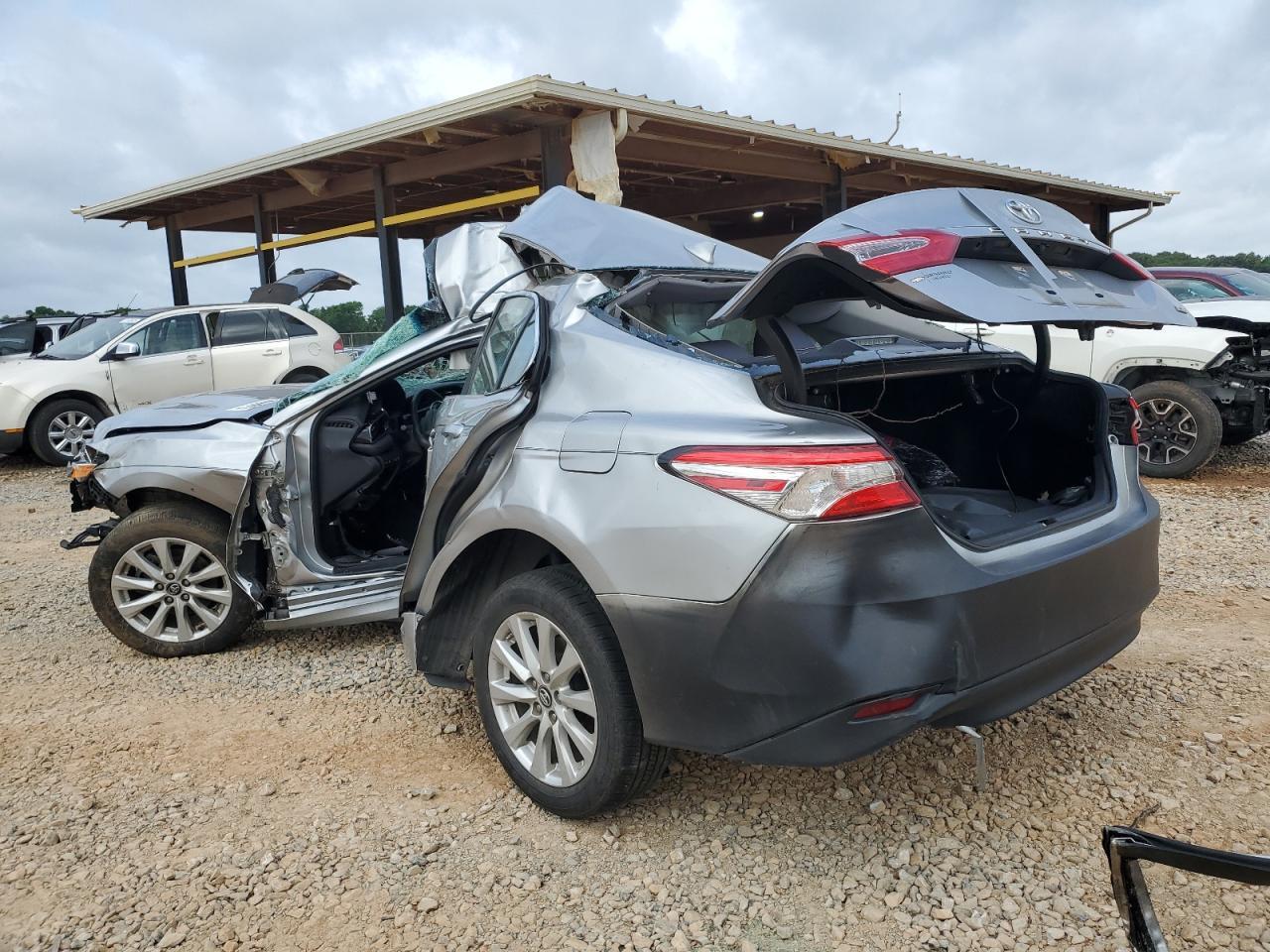 2019 Toyota Camry L - Фото 2