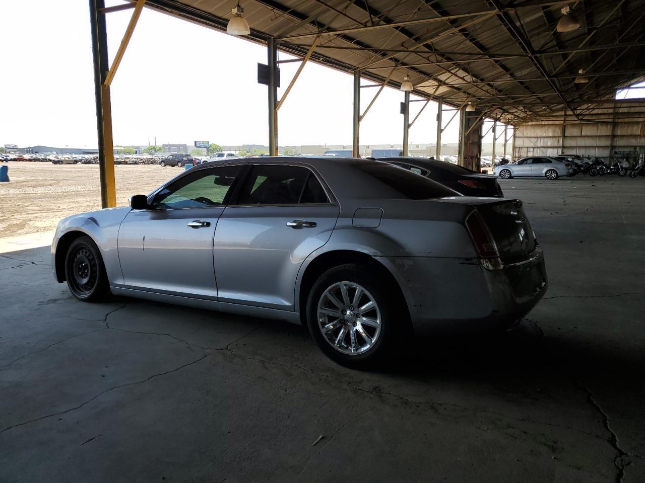 2013 Chrysler 300C - Фото 2