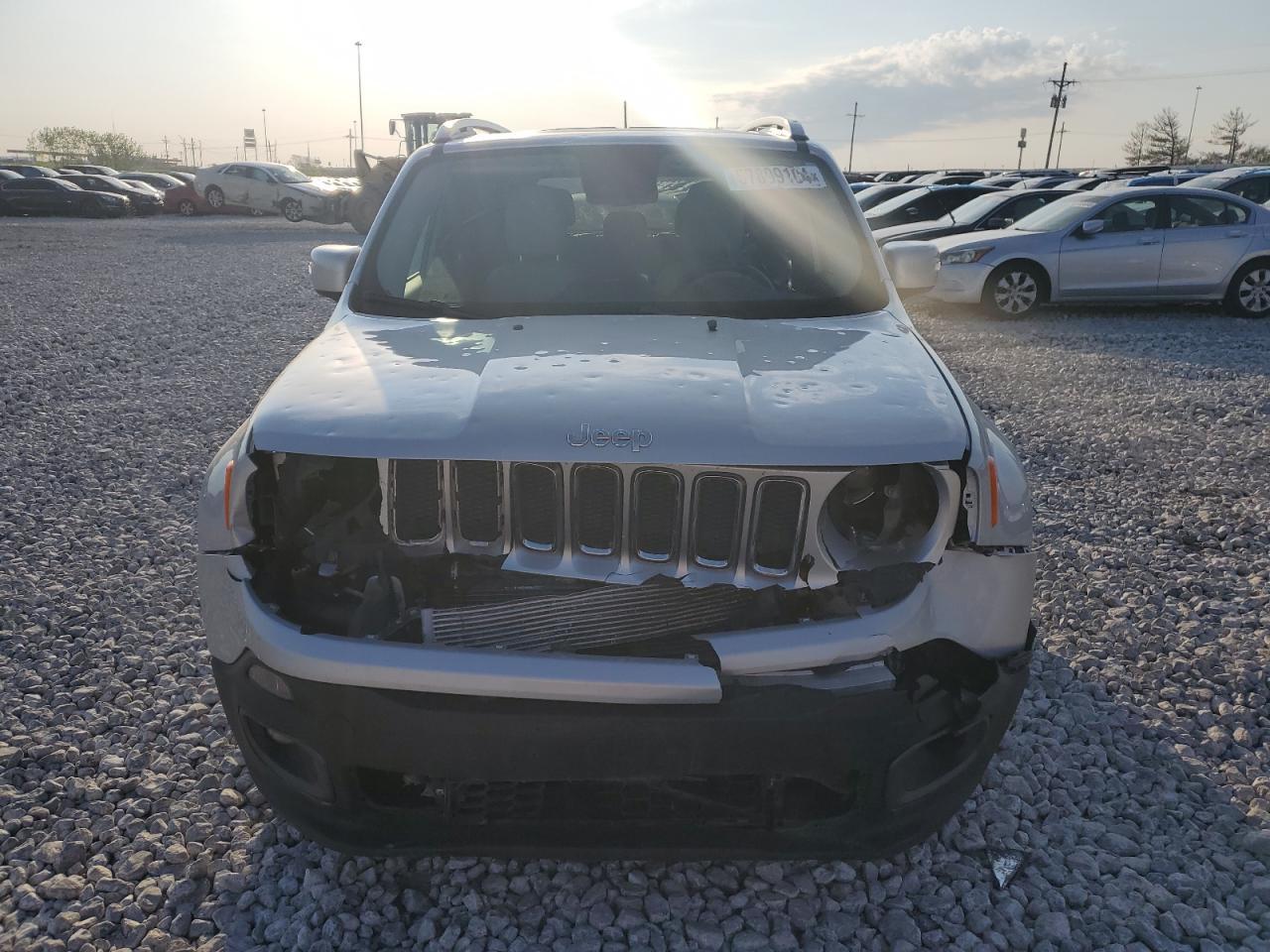 2017 Jeep Renegade Limited - Image 5