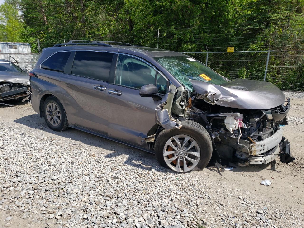 2021 Toyota Sienna Xle - Image 4