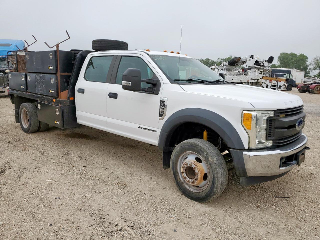 2017 Ford F450 Super Duty - Image 4