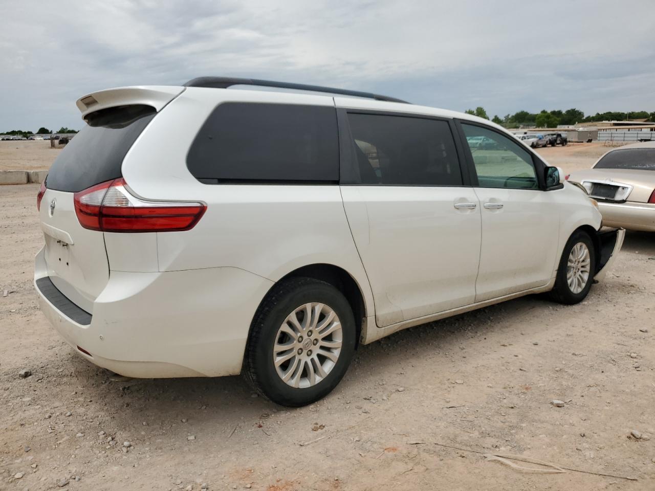 2015 Toyota Sienna Xle - Фото 3