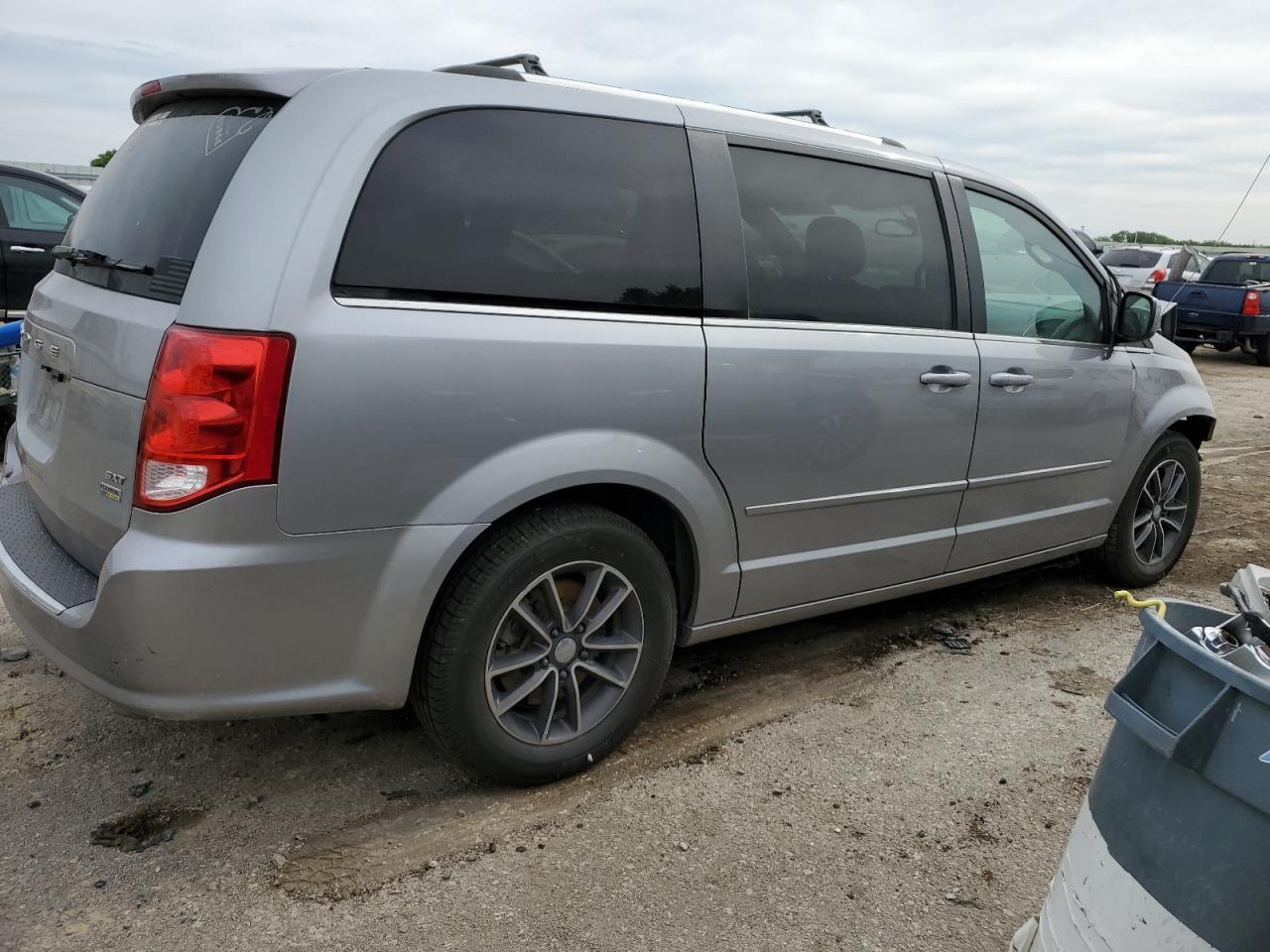 2017 Dodge Grand Caravan Sxt - Фото 3