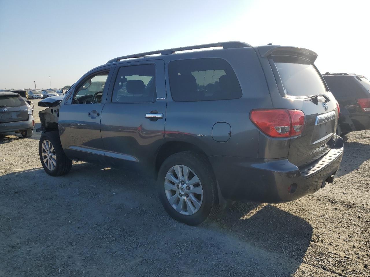 2016 Toyota Sequoia Platinum - Фото 2