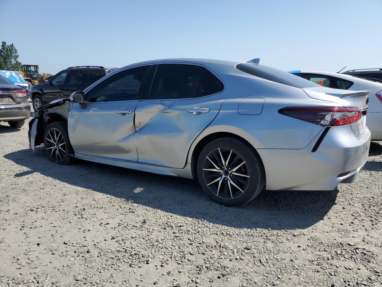 2021 Toyota Camry Se - Фото 2