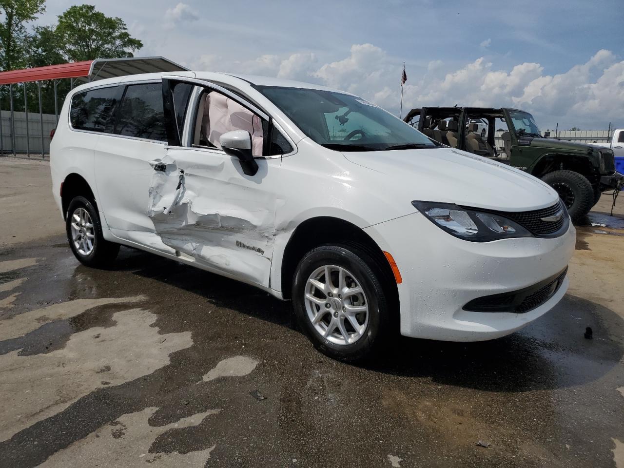 2023 Chrysler Voyager Lx - Фото 4