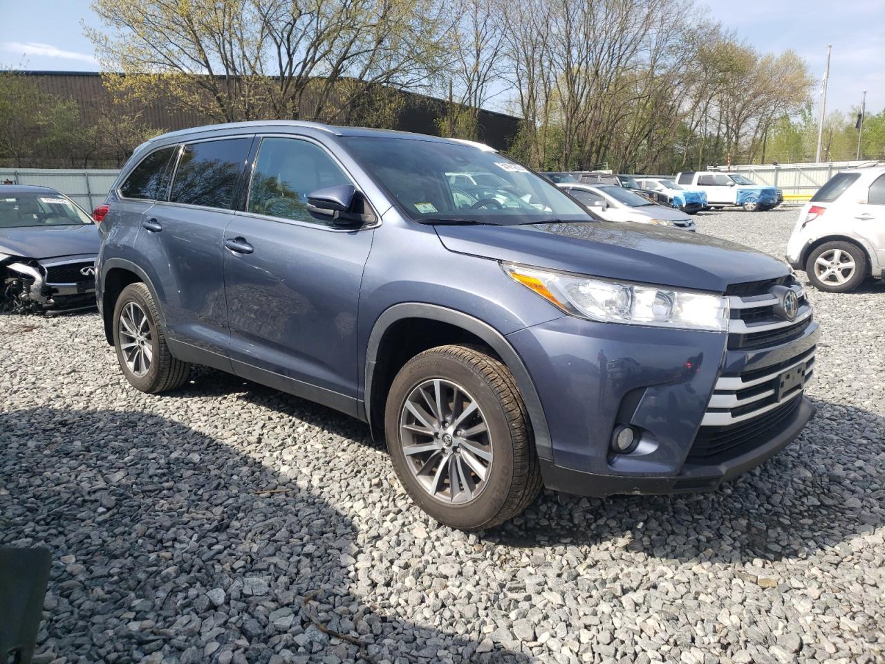 2019 Toyota Highlander Se - Фото 4