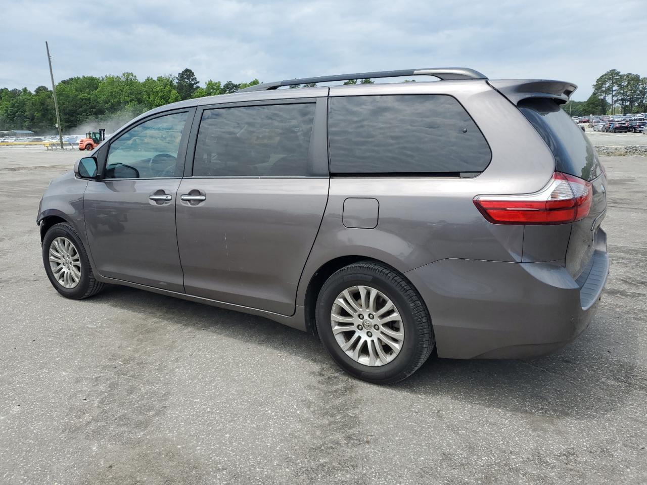 2016 Toyota Sienna Xle Premium 8-Passenger - Фото 2
