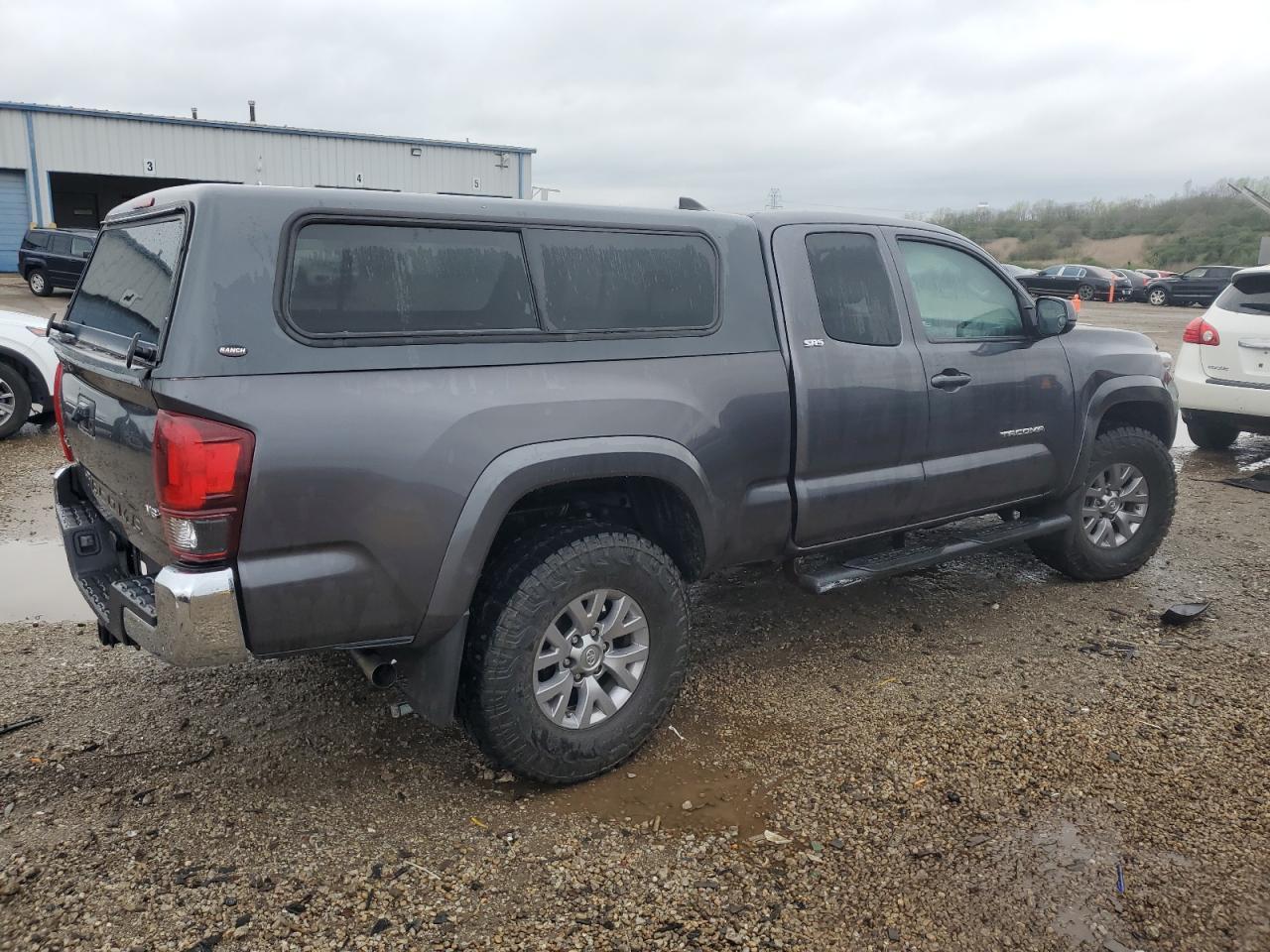 2018 Toyota Tacoma Access Cab - Image 3