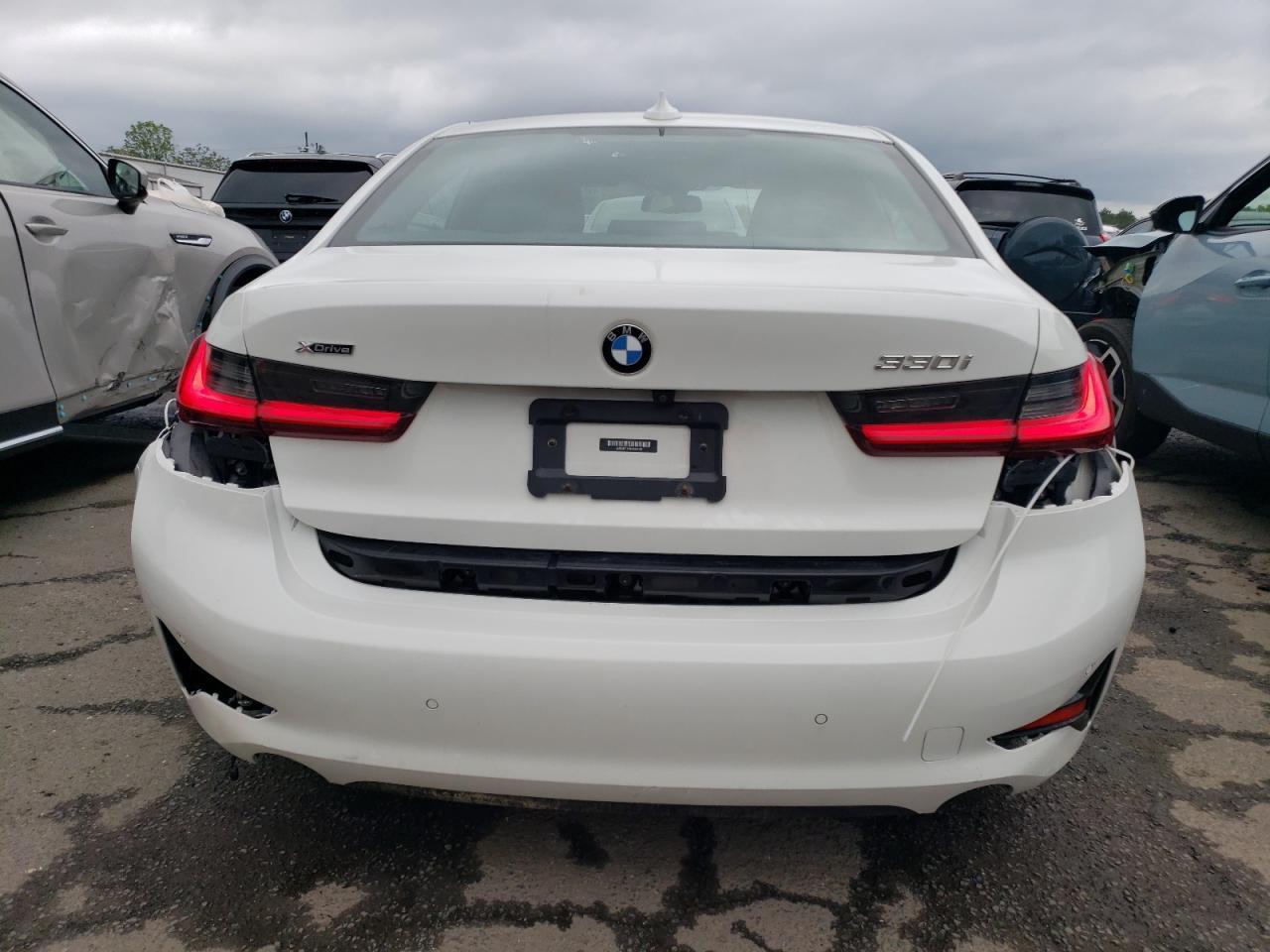 2021 BMW 330Xi - Фото 6
