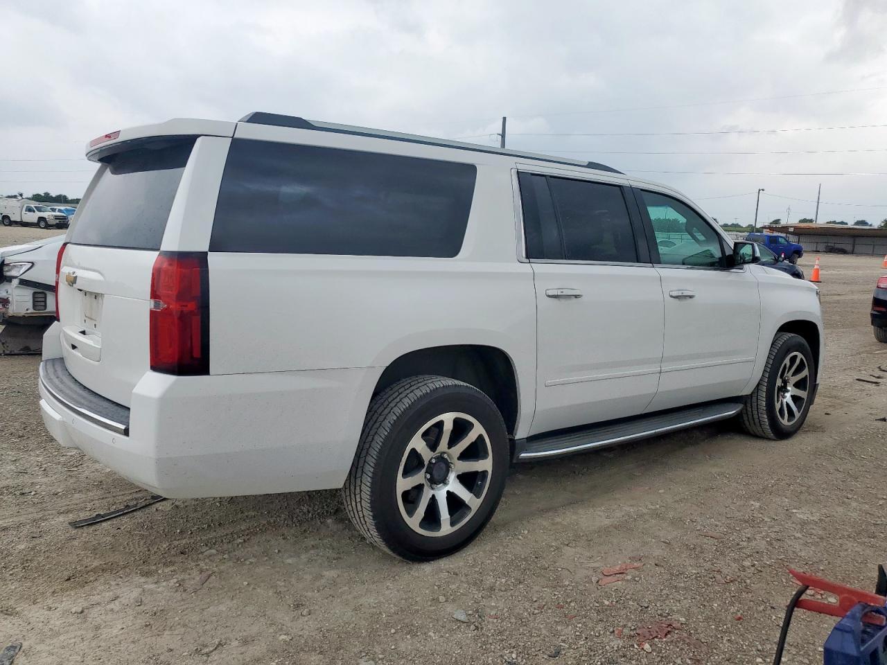 2018 Chevrolet Suburban C1500 Premier - Image 3