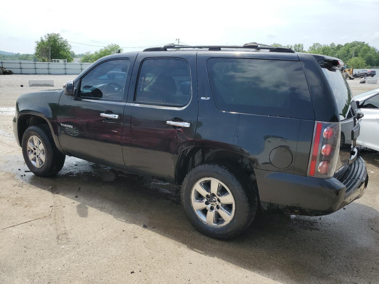 2007 GMC Yukon - Image 2