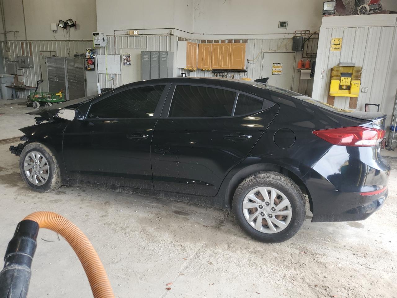 2017 Hyundai Elantra Se - Image 2