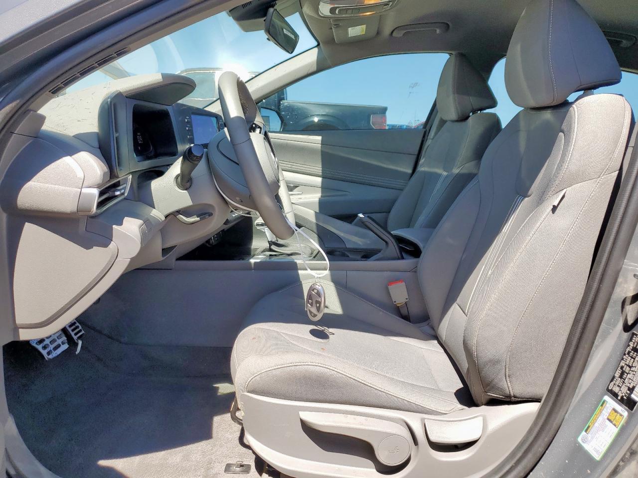 2025 Hyundai Elantra Sel Sport - Image 7