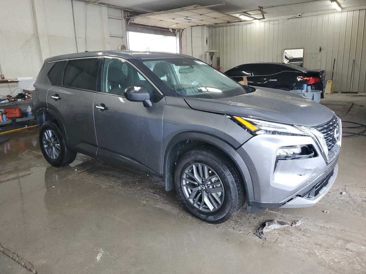2023 Nissan Rogue S - Image 4