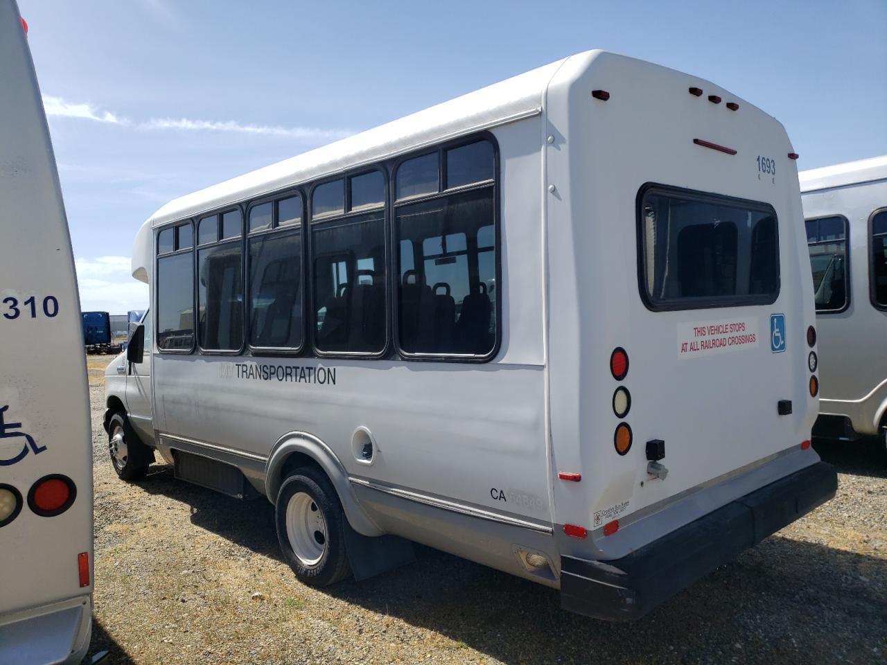 2007 Ford Econoline E450 Super Duty Cutaway Van - Фото 3