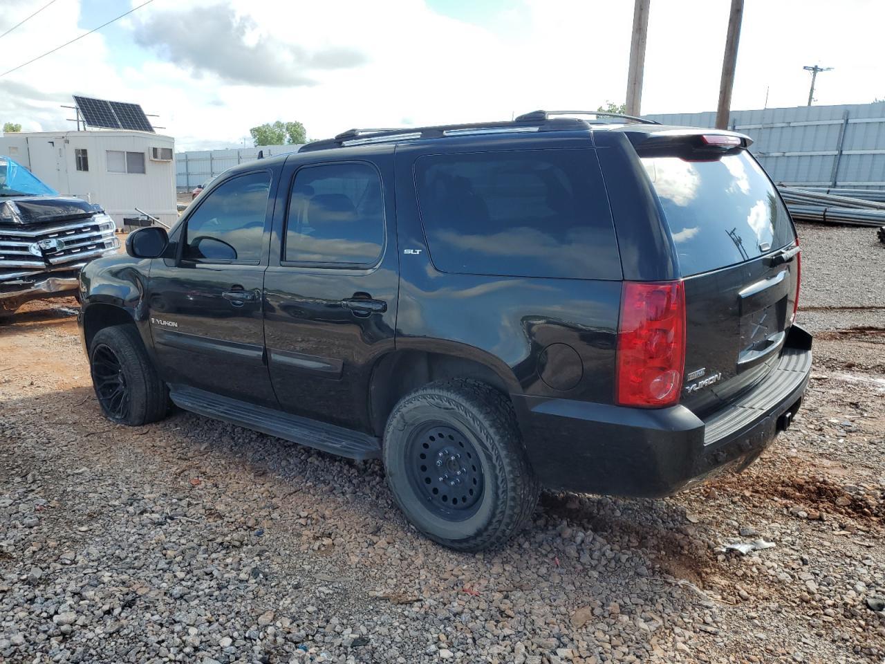 2007 GMC Yukon - Image 2