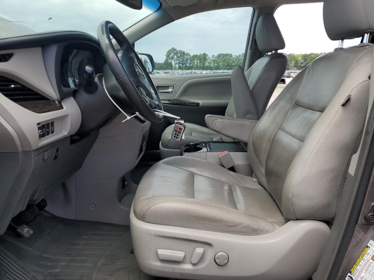 2016 Toyota Sienna Xle Premium 8-Passenger - Фото 7
