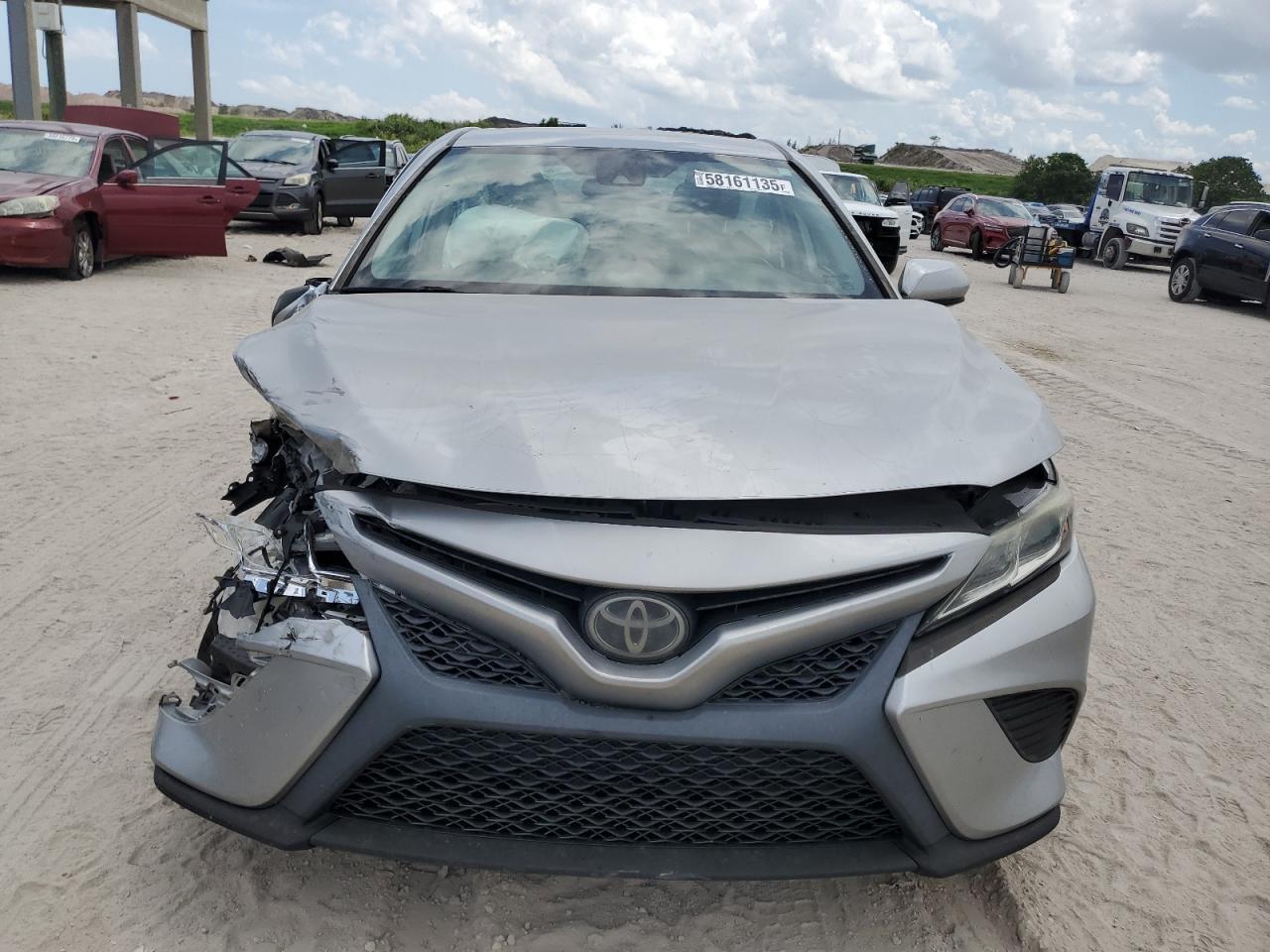2020 Toyota Camry Se - Фото 5