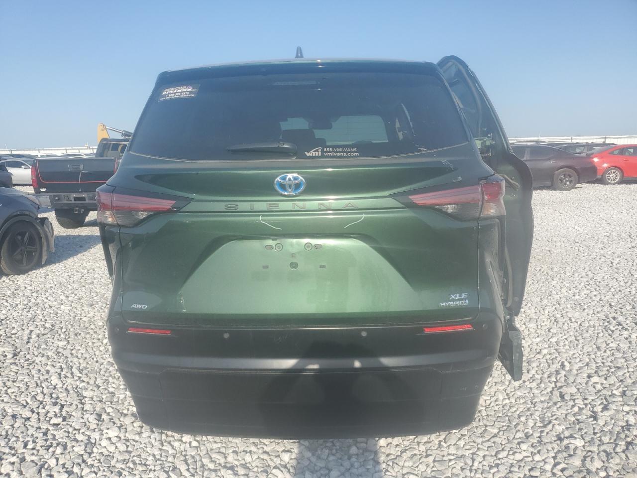 2021 Toyota Sienna Xle - Image 6