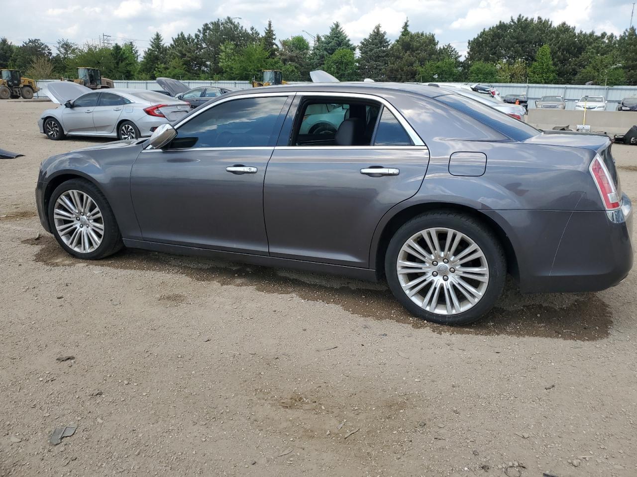 2014 Chrysler 300C - Image 2