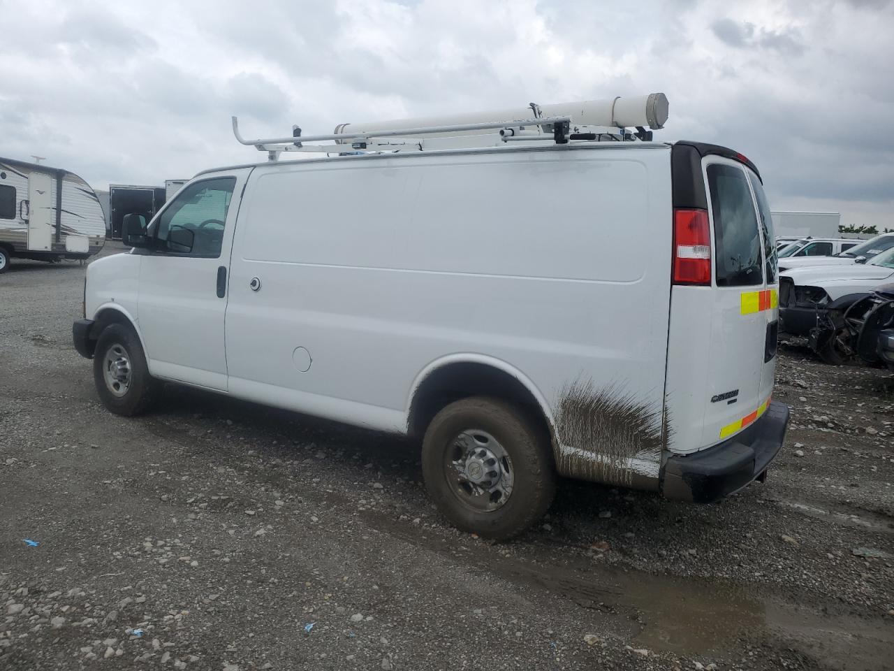 2013 Chevrolet Express G2500 - Фото 2