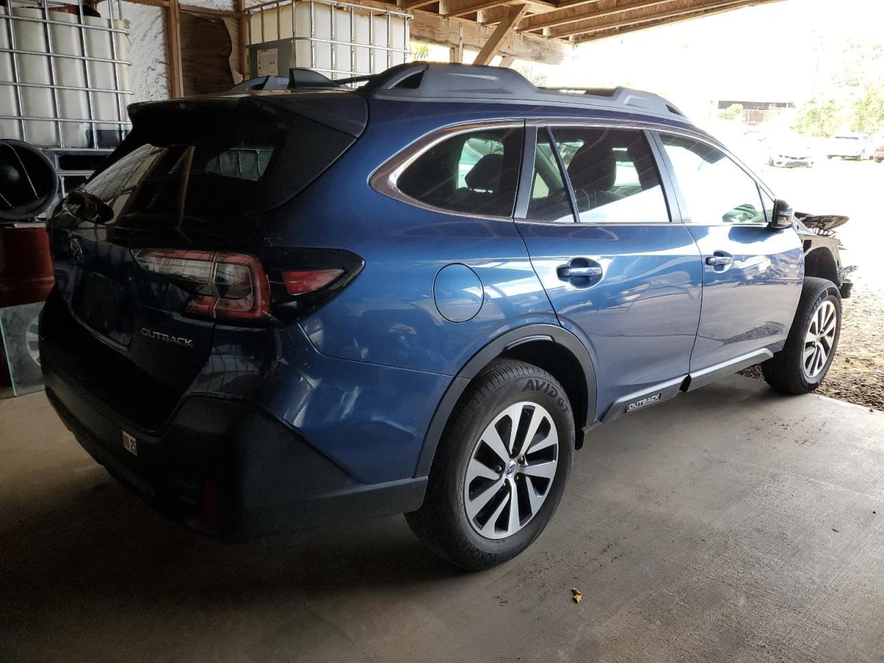 2022 Subaru Outback Premium - Image 3