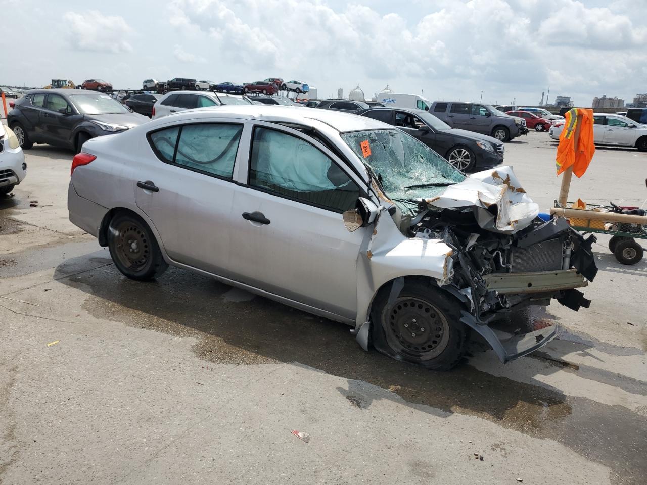 2016 Nissan Versa S - Фото 4